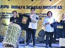 Waka MPR Abcandra Bersama Komeng Meriahkan Festival Potinggai Kota Palu