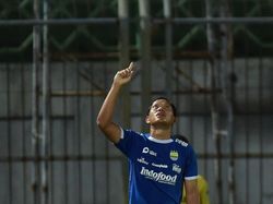 Persib Dijamu Bangkok United, Adam Alis Mau Tukar Jersey sama Arhan