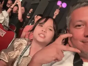 Adu Gaya Gading Marten & Glenn Alinskie Temani Anak di Fanmeet Lisa BLACKPINK Adu Gaya Gading Marten & Glenn Alinskie Temani Anak di Fanmeet Lisa BLACKPINK