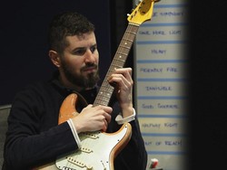 Gitaris Linkin Park Brad Delson Gak Mau Ikut Konser, Ini Alasannya
