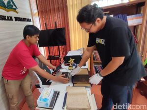 Mengintip Koleksi Manuskrip Kuno di Rumah Naskah Nusantara Ciamis Mengintip Koleksi Manuskrip Kuno di Rumah Naskah Nusantara Ciamis