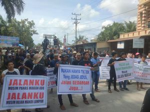 Ancam Blokir Jalan Tol, Warga Tantang Mulyono ke Asahan Lihat Jalan Rusak Ancam Blokir Jalan Tol, Warga Tantang Mulyono ke Asahan Lihat Jalan Rusak