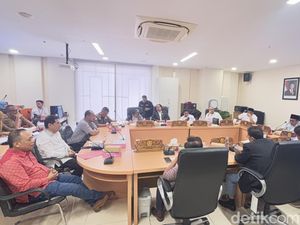 DPRD Surabaya Kembali Panggil RHU-Hiperhu, Cegah Pengemudi Mabuk Menyetir DPRD Surabaya Kembali Panggil RHU-Hiperhu, Cegah Pengemudi Mabuk Menyetir