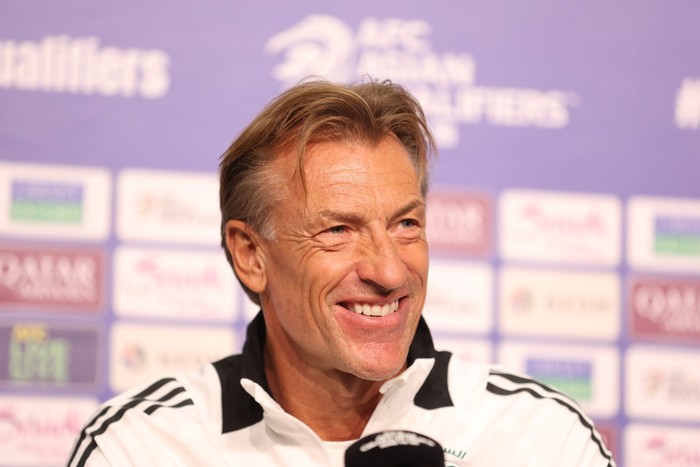 MELBOURNE, AUSTRALIA - NOVEMBER 13: Hervé Renard, coach of Saudi Arabia speaks to the media during a Saudi Arabia media opportunity at AAMI Park on November 13, 2024 in Melbourne, Australia. (Photo by Robert Cianflone/Getty Images)