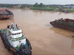 Tiang Jembatan Aurduri 1 Jambi Ditabrak Lagi Tongkang Batu Bara