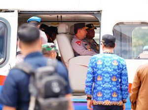 Kapolri Tiba di NTT: Tinjau Posko Pengungsi Lewotobi, Bawa Bantuan Obat-Makanan Kapolri Tiba di NTT: Tinjau Posko Pengungsi Lewotobi, Bawa Bantuan Obat-Makanan