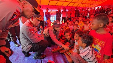 Kapolri Turun Tangan, Pastikan Pengungsi Lewotobi Tak Kelaparan dan Kehausan