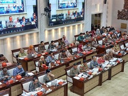 Bos OJK Bicara soal Pelemahan Ekonomi Dunia, Singgung Kemenangan Trump