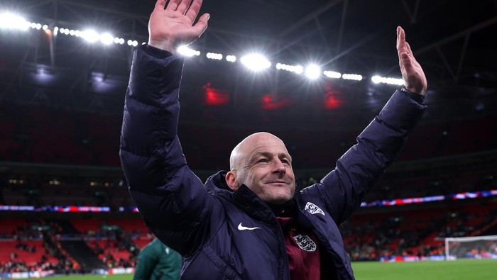 LONDON, ENGLAND - NOVEMBER 17: Lee Carsley, Interim Head Coach of England, acknowledges the fans after the teams victory and his final game in charge as England Head Coach in the UEFA Nations League 2024/25 League B Group B2 match between England and Republic of Ireland at Wembley Stadium on November 17, 2024 in London, England. (Photo by Eddie Keogh - The FA/The FA via Getty Images)