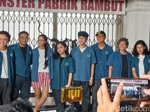 Iqbal Ramadan Jadi Eksekutif Produser di Film Monster Pabrik Rambut Iqbal Ramadan Jadi Eksekutif Produser di Film Monster Pabrik Rambut