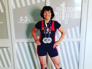 Gokil! Nenek Umur 70 Jadi Juara Dunia Angkat Beban, Ini Rahasia Bugarnya