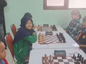 Siswi Kelas V MI Gresik Raih Perunggu Kejurnas Catur, Siap ke Thailand Siswi Kelas V MI Gresik Raih Perunggu Kejurnas Catur, Siap ke Thailand