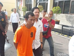 Cinta Ditolak, Pria Cirebon Hadiahi Pujaan Hatinya Parang