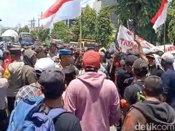 Ratusan Warga Satak Kediri Demo Perhutani, Ini Tuntutannya