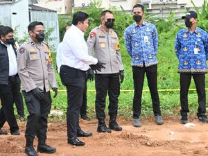 Polda Kalsel Ungkap Kasus Pembuangan Limbah Medis Ilegal, 4 Orang Diamankan Polda Kalsel Ungkap Kasus Pembuangan Limbah Medis Ilegal, 4 Orang Diamankan