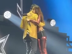 Indra Herlambang Nggak Cuci Baju yang Dipakai Usai Dipeluk Lisa BLACKPINK