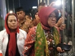 Gaya Risma dan Gus Hans Saat Datang ke Lokasi Debat Pilgub Jatim