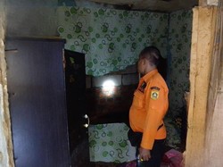 Rumah di Ciawi Bogor Ambruk Akibat Hujan Disertai Angin Kencang