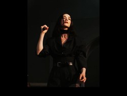 Video: Antusiasme Penggemar Nonton St. Vincent di Joyland Jakarta 2024