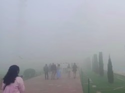 Saat Taj Mahal Menghilang di Balik Polusi