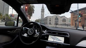 Taksi Tanpa Sopir Resmi Beroperasi di Jalanan San Francisco