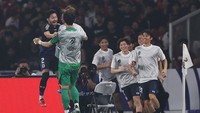 Jepang kukuh di puncak klasemen Grup C dengan 13 poin setelah mengalahkan China 7-0, Bahrain 5-0, Arab Saudi 2-0, Indonesia 4-0, dan ditahan Australia 1-1. Samurai Biru juga menjadi tim terproduktif di ronde tiga sejauh ini. Foto: Getty Images/Robertus Pudyanto