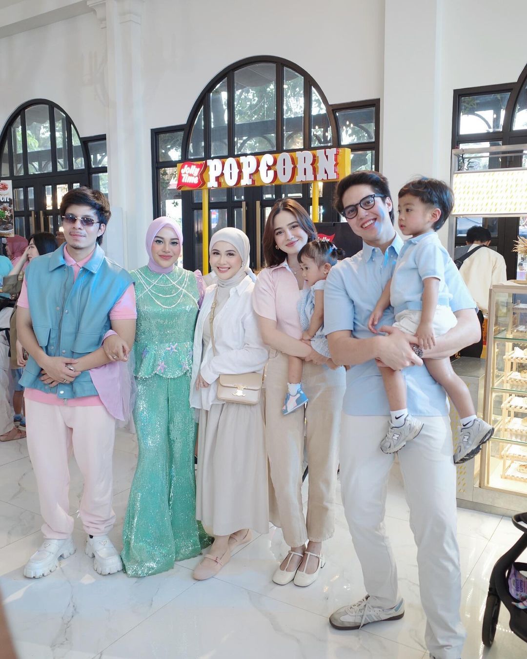 Ulang tahun Azura, anak Aurel Hermansyah dan Atta Halilintar Ulang tahun Azura, anak Aurel Hermansyah dan Atta Halilintar