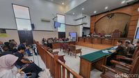Upaya Tom Lembong Gugurkan Status Tersangkanya