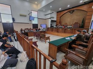 Upaya Tom Lembong Gugurkan Status Tersangkanya