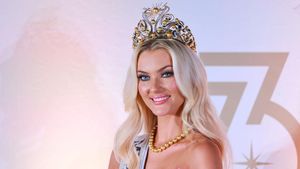 7 Pesona Miss Universe 2024 Victoria Theilvig, Dijuluki Manusia Barbie