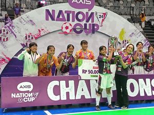 SMAN 2 Mojokerto Sukses Juarai Futsal Putri di AXIS Nation Cup 2024 SMAN 2 Mojokerto Sukses Juarai Futsal Putri di AXIS Nation Cup 2024