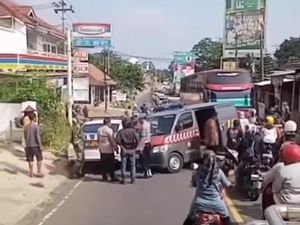 2 Mobil Polisi di Pandeglang Terlibat Kecelakaan Saat Bawa ODGJ 2 Mobil Polisi di Pandeglang Terlibat Kecelakaan Saat Bawa ODGJ