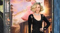 Penampilan Baru Michelle Yeoh dengan Rambut Bob Pirang, Nyaris Tak Dikenali