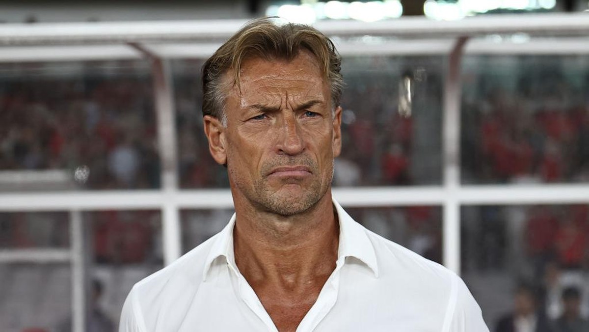 Herve Renard meminta dukungan penuh suporter menjelang duel Arab Saudi dengan Indonesia. (Foto: Getty Images/Robertus Pudyanto)