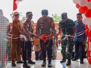 Irjen Iqbal Resmikan SPKT Bareng Kapolres Inhil Demi Tingkatkan Pelayanan Irjen Iqbal Resmikan SPKT Bareng Kapolres Inhil Demi Tingkatkan Pelayanan