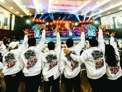 Yel-yel Pendukung Khofifah-Emil Terima Kasih ke KPU Hingga 2 Rival