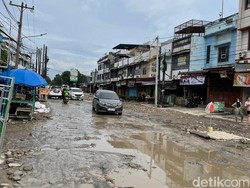 Jalan Sunggal Rusak gegara Proyek Drainase, Pemkot Medan Janji Segera Perbaiki