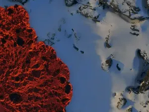 Video Menakjubkan Lahar Mengalir di Atas Salju di Islandia Video Menakjubkan Lahar Mengalir di Atas Salju di Islandia