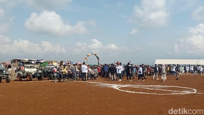 Lapangan sepak bola di TPSA Ciangir Kota Tasikmalaya. Lapangan sepak bola di TPSA Ciangir Kota Tasikmalaya.