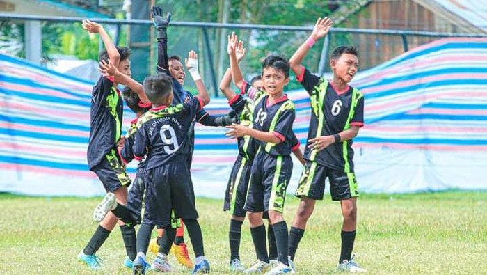 Kompetisi Usia Muda Liga Anak Indonesia musim perdana resmi bergulir. Sebelum bersaing di tingkat nasional, sebanyak 600 Sekolah Sepakbola (SSB) bersaing di 24 regional pada 1-31 November 2024.