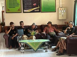 Perbekel Pengastulan Dituntut Ringan, LSM Datangi Kejari Buleleng Perbekel Pengastulan Dituntut Ringan, LSM Datangi Kejari Buleleng