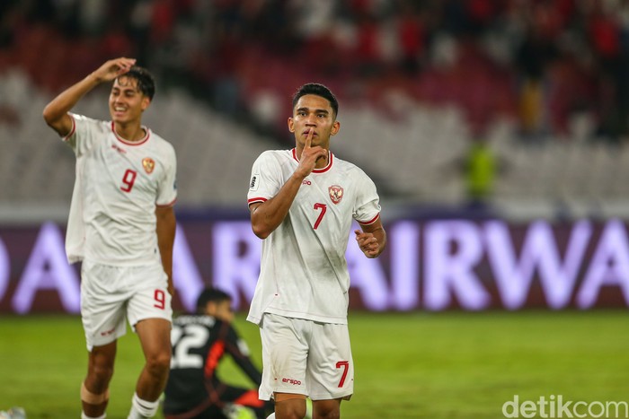 Marselino Brace, Indonesia Bungkam Arab Saudi 2-0 di GBK Timnas Indonesia vs Timnas Arab Saudi pada matchday ke-6 Grup C Kualifikasi Piala Dunia 2026 berlangsung di Stadion Gelora Bung Karno, Jakarta, Selasa (19/11). Marselino Ferdinan jadi pahlawan kemenangan Tim Garuda berkat dua golnya.