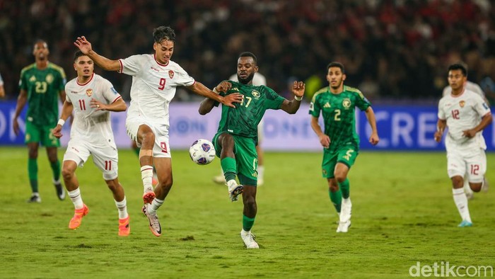 Timnas Indonesia vs Timnas Arab Saudi pada matchday ke-6 Grup C Kualifikasi Piala Dunia 2026 berlangsung di Stadion Gelora Bung Karno, Jakarta, Selasa (19/11). Marselino Ferdinan jadi pahlawan kemenangan Tim Garuda berkat dua golnya.