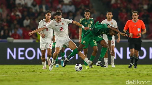 Timnas Indonesia vs Timnas Arab Saudi pada matchday ke-6 Grup C Kualifikasi Piala Dunia 2026 berlangsung di Stadion Gelora Bung Karno, Jakarta, Selasa (19/11). Marselino Ferdinan jadi pahlawan kemenangan Tim Garuda berkat dua golnya.