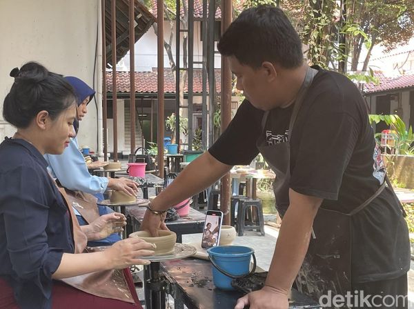 Ide Kencan di Akhir Pekan: Membuat Gerabah Bareng Pasangan di Museum