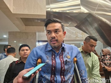 Menteri UMKM Cedera, Rapat ke DPR Pakai Tongkat