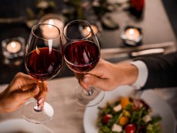 Finalis Miss HongKong Kapok Ditawari Kencan Makan Malam Rp 1 Miliar