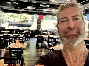 Michael Learns To Rock Mampir ke Kafe Tempat Manggung 30 Tahun Lalu
