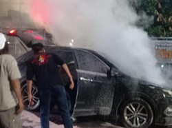 Mobil Terbakar di Depan Terminal Bawen, Diduga Akibat Korsleting