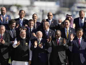 Di Mana Biden Saat Foto Bersama Pemimpin Dunia di KTT G20?